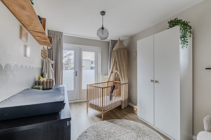 Foto 32 van van Limburg Stirumstraat 79