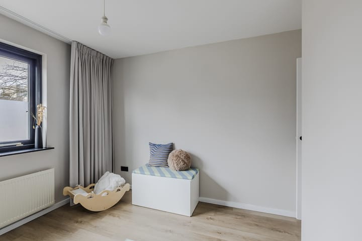 Foto 38 van van Limburg Stirumstraat 79