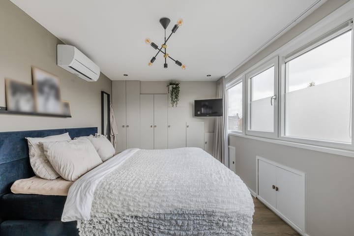 Foto 39 van van Limburg Stirumstraat 79