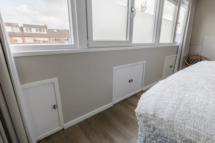 Foto 41 van van Limburg Stirumstraat 79