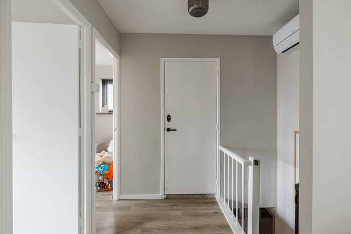 Foto 47 van van Limburg Stirumstraat 79