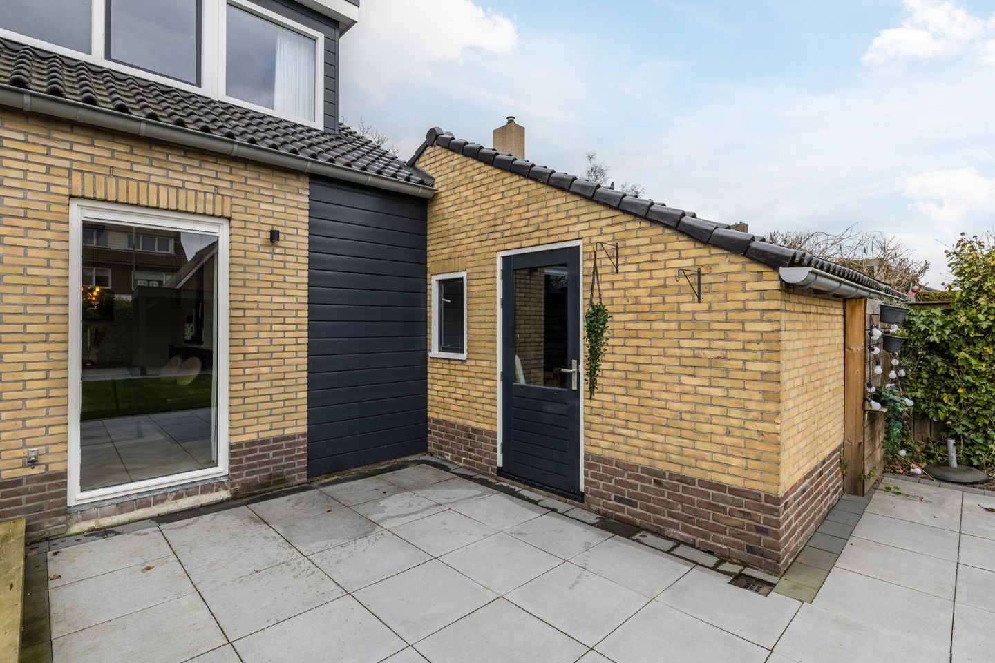 Photo 59 of van Limburg Stirumstraat 79