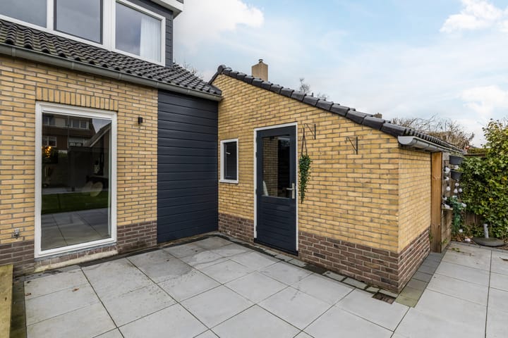 Foto 59 van van Limburg Stirumstraat 79