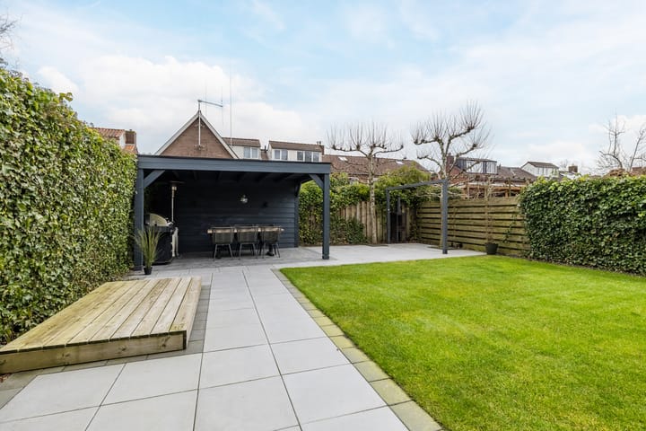 Foto 64 van van Limburg Stirumstraat 79