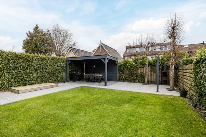 Foto 65 van van Limburg Stirumstraat 79