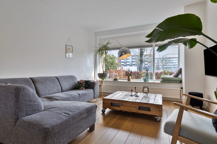 Photo 9 of Van de Hulstlaan 12