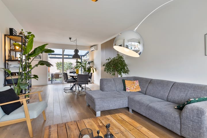 Photo 11 of Van de Hulstlaan 12