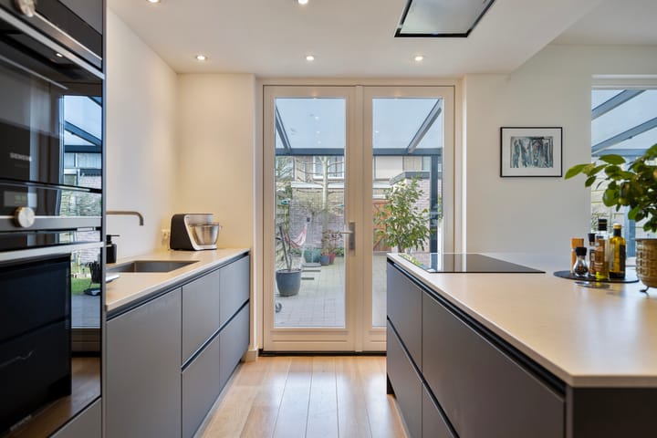 Photo 18 of Van de Hulstlaan 12