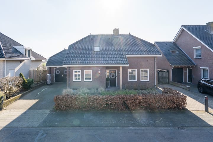 Foto 43 van Buizerdstraat 6