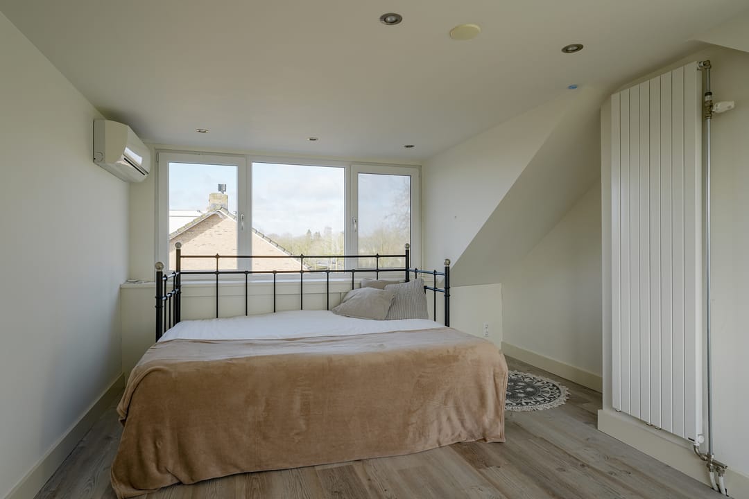 Photo 37 of Akert 120