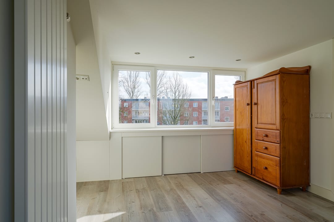 Photo 38 of Akert 120