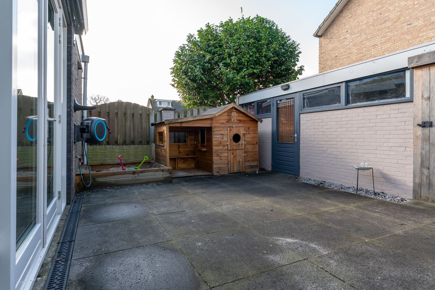 Photo 44 of Akert 120