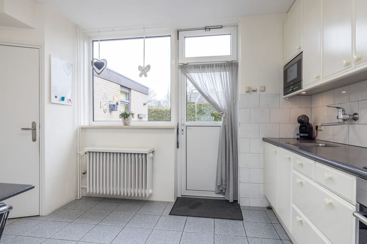 Photo 11 of Dr. Poelsstraat 16