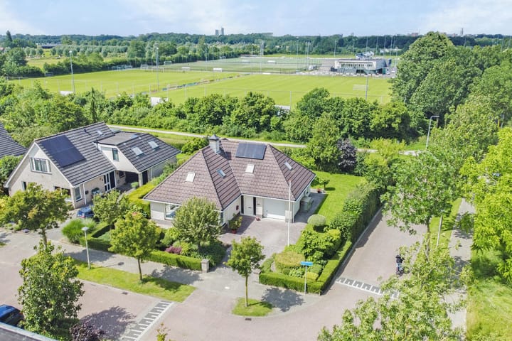 Foto 2 van Van Rechterenmarke 2