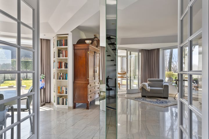 Photo 8 of De Vos van Steenwijkstraat 15