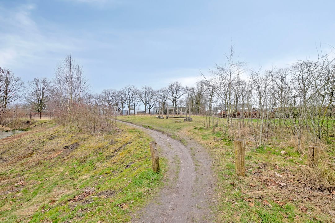 Photo 37 of De Wouw 98