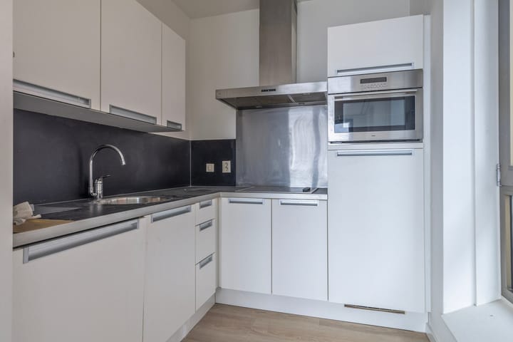 Photo 3 of Loods Holland 9