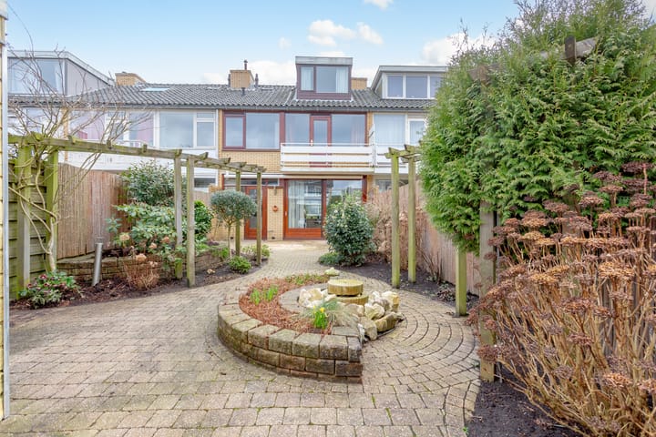 Photo 12 of Van der Waalsstraat 17