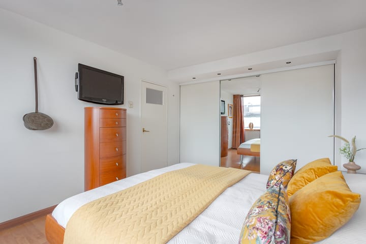 Photo 16 of Van der Waalsstraat 17