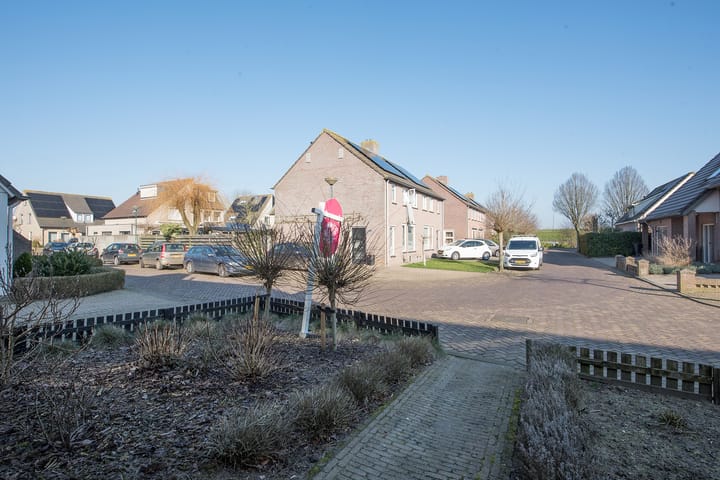 Photo 6 of Meester Teunissenstraat 17