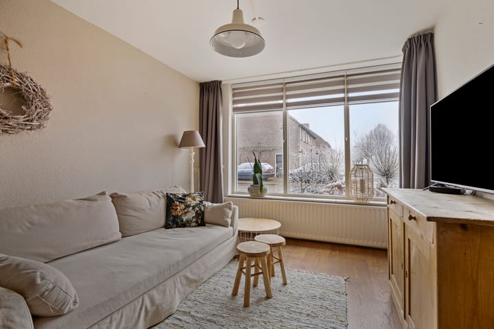 Photo 11 of Meester Teunissenstraat 17