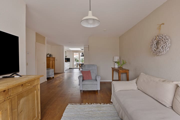 Photo 12 of Meester Teunissenstraat 17