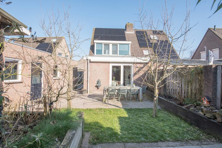 Photo 22 of Meester Teunissenstraat 17