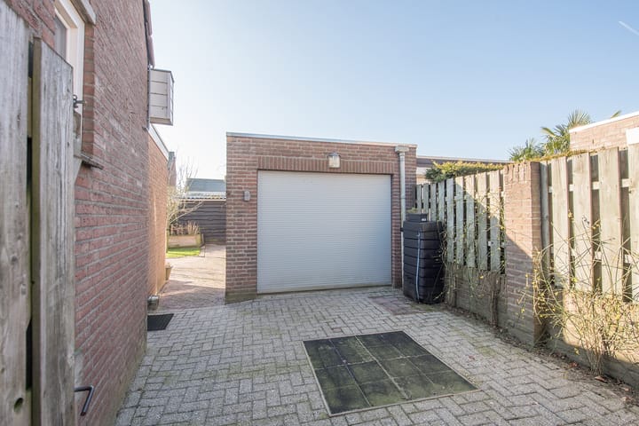 Photo 26 of Meester Teunissenstraat 17