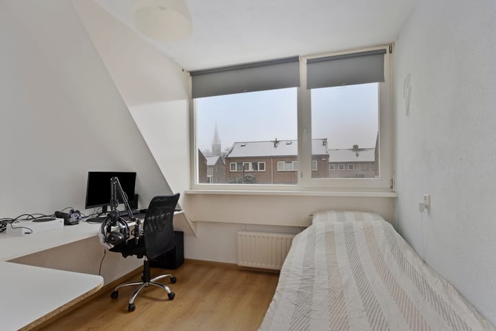 Photo 33 of Meester Teunissenstraat 17