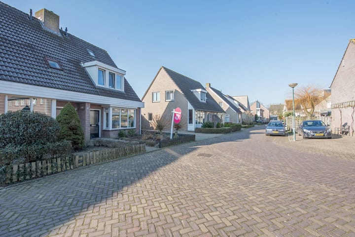 Photo 40 of Meester Teunissenstraat 17