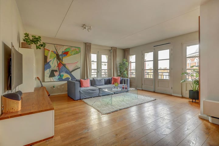 Foto 6 van Piri Reisplein 66