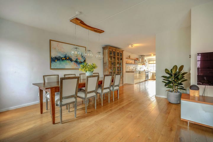 Foto 15 van Piri Reisplein 66