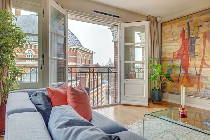 Foto 10 van Piri Reisplein 66