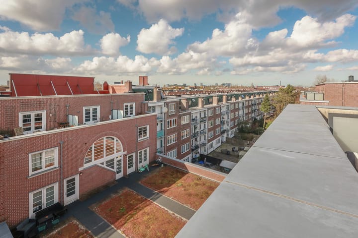 Foto 48 van Piri Reisplein 66