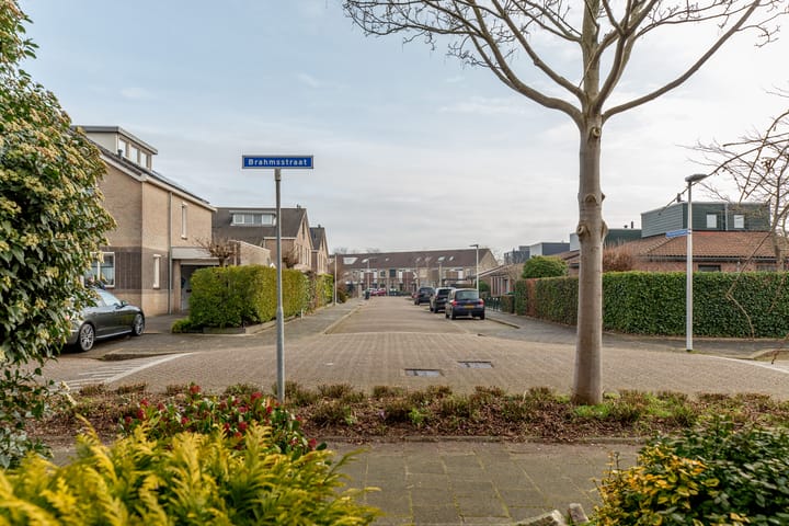 Foto 10 van Brahmsstraat 85