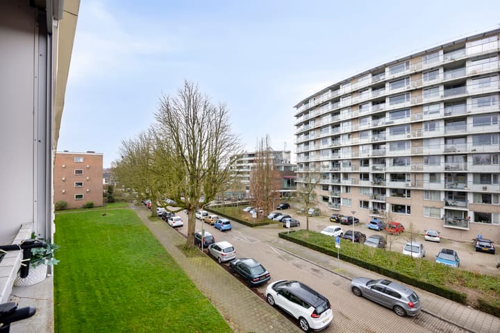 Photo 4 of Professor Cornelissenstraat 1