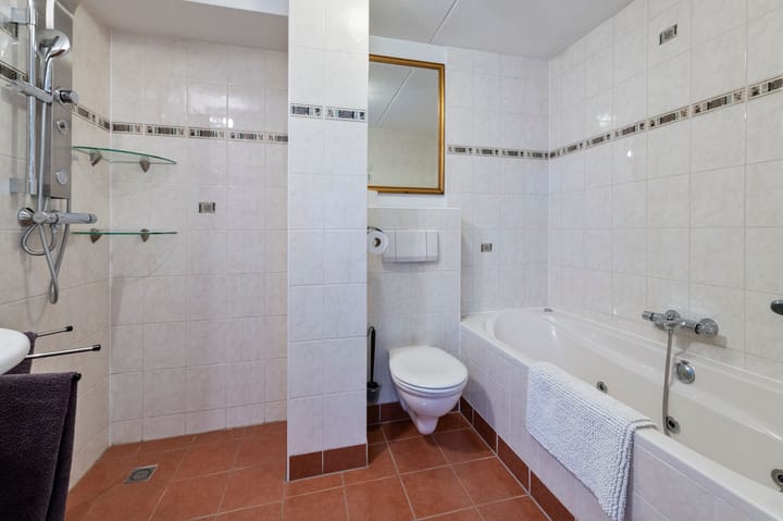 Foto 40 van Iroko 192