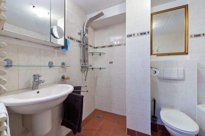 Foto 41 van Iroko 192