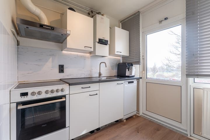 Photo 10 of Schaepmanstraat 139