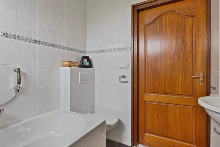 Photo 18 of Roosjesweg 4