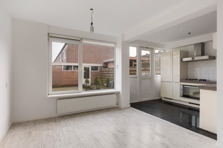 Photo 8 of Van Hogendorplaan 53