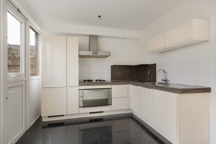 Photo 10 of Van Hogendorplaan 53