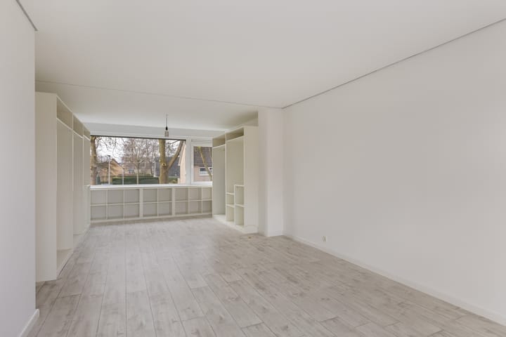 Photo 21 of Van Hogendorplaan 53