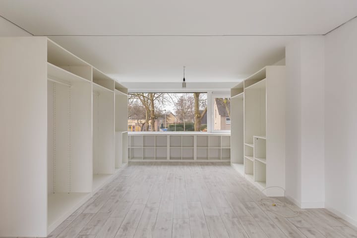 Photo 22 of Van Hogendorplaan 53