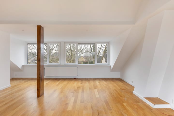 Photo 32 of Van Hogendorplaan 53