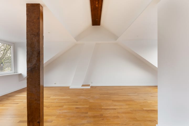 Photo 30 of Van Hogendorplaan 53