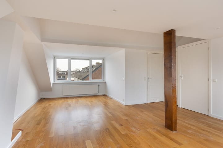 Photo 35 of Van Hogendorplaan 53