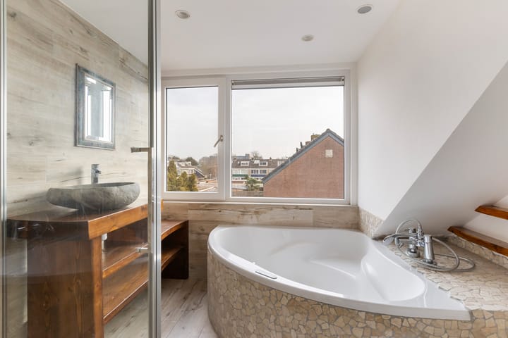 Photo 38 of Van Hogendorplaan 53