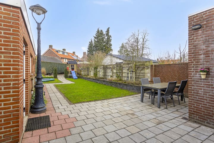 Foto 41 van Spoorstraat 16