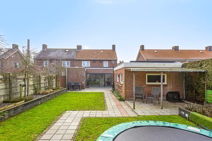 Foto 42 van Spoorstraat 16